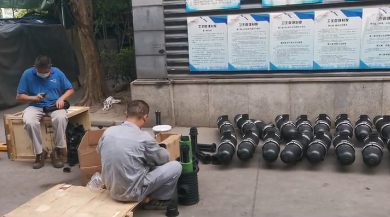 疊片污水處理器，正在裝配